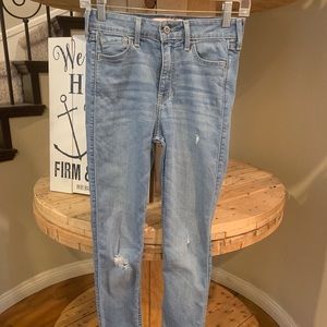 $$$ Hollister Jeans size 1 (25) cropped